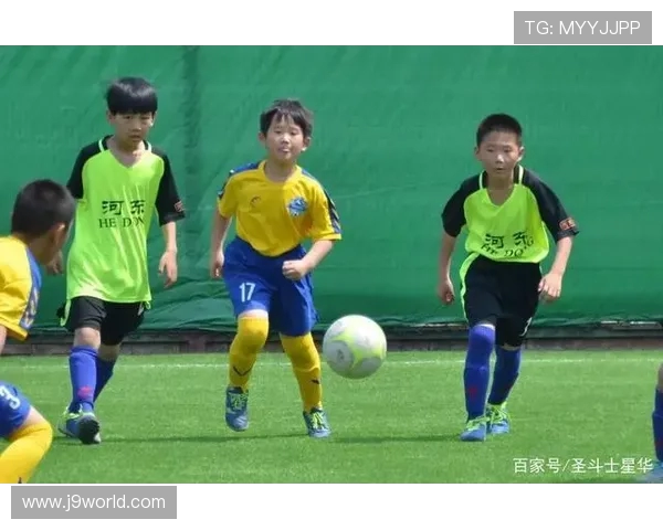 以足球标准型号直径为核心探秘运动器材尺寸科学规律